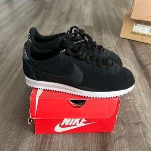 Black Wolf Grey-White Cortez